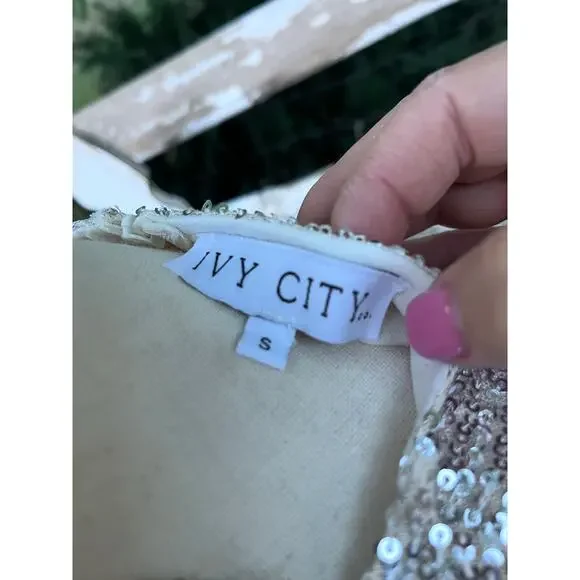 Ivy City Co Starling Dress In Gold Sequin small New With Tags - Picture 3 of 6